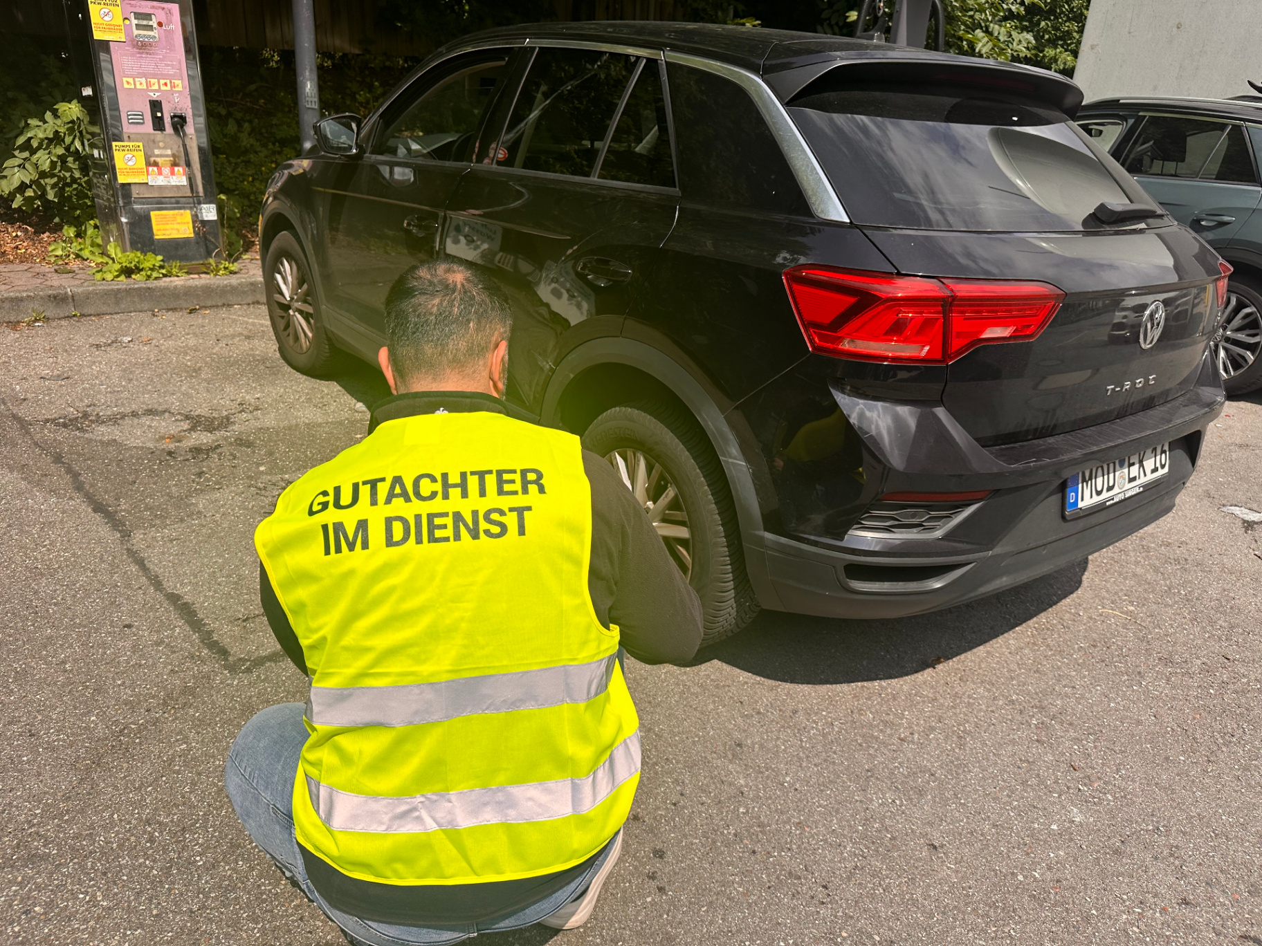 Muzaffer Akin — KFZ-Gutachter im Einsatz bei der Fahrzeugbegutachtung